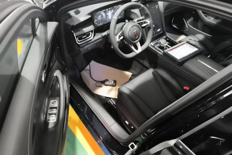 Used Hongqi H5 2025 Model 2.0T Automatic Xuan Ying 2 Million Units Commemorative Edition Driver Seat