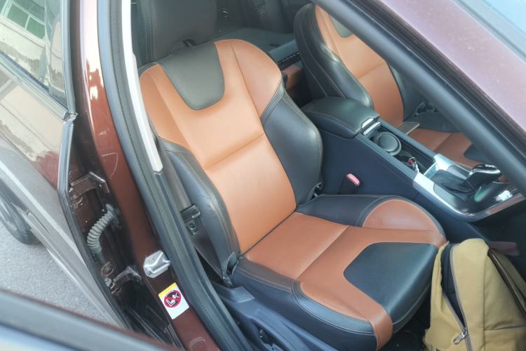 Used Volvo V60 2016 Cross Country T6 AWD
