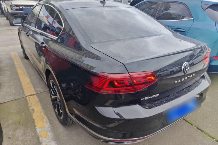 Used Volkswagen Magotan 2024 2 Million Units Zhongxiang Version 330TSI DSG Luxury Edition
