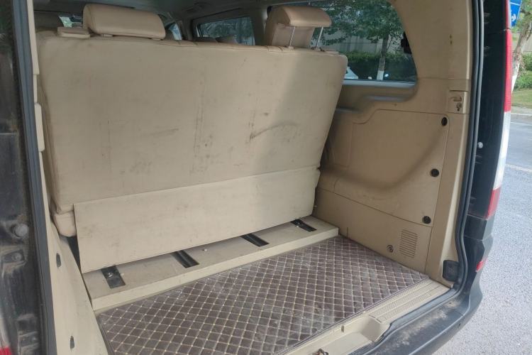 Used Mercedes-Benz Vito 2011 2.5L 7-seater executive version Trunk