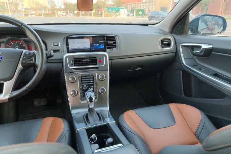 Used Volvo V60 2016 Cross Country T6 AWD
