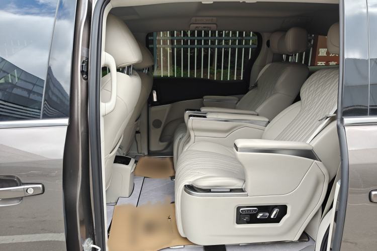 Used Buick GL8 2023 Land Executive Class Comfort Model