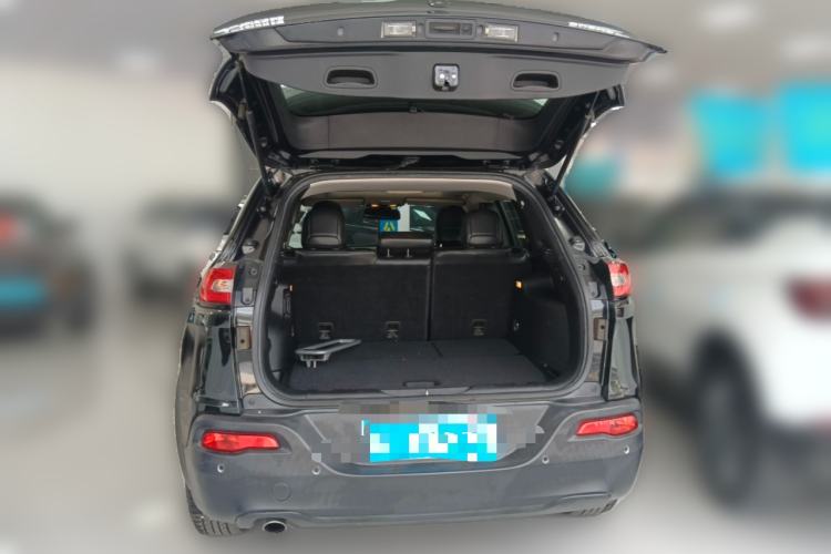 Used Jeep Cherokee 2016 2.0L Superior Edition
