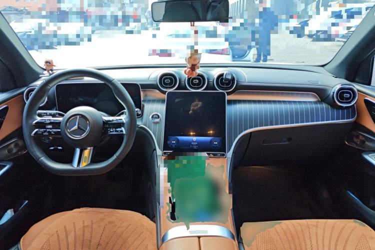 Used Mercedes-Benz GLC 2023 GLC 260 L 4MATIC Luxury Model 5 Seats Center Console