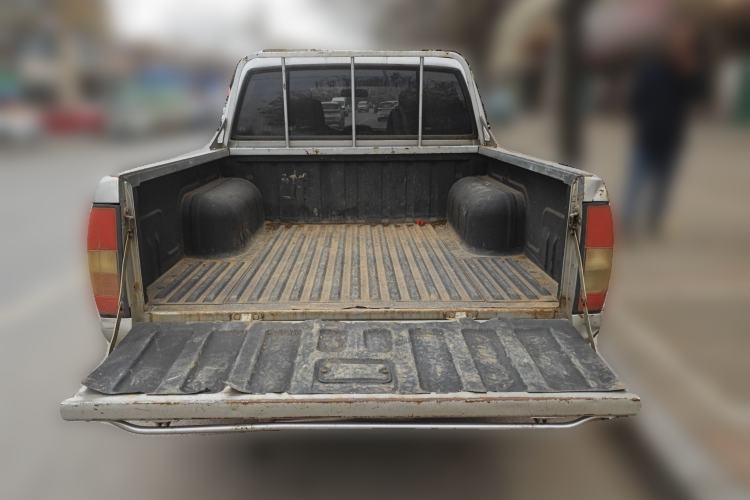 Used Nissan D22 2013 2.4L Gasoline Two-Wheel-Drive Standard Model