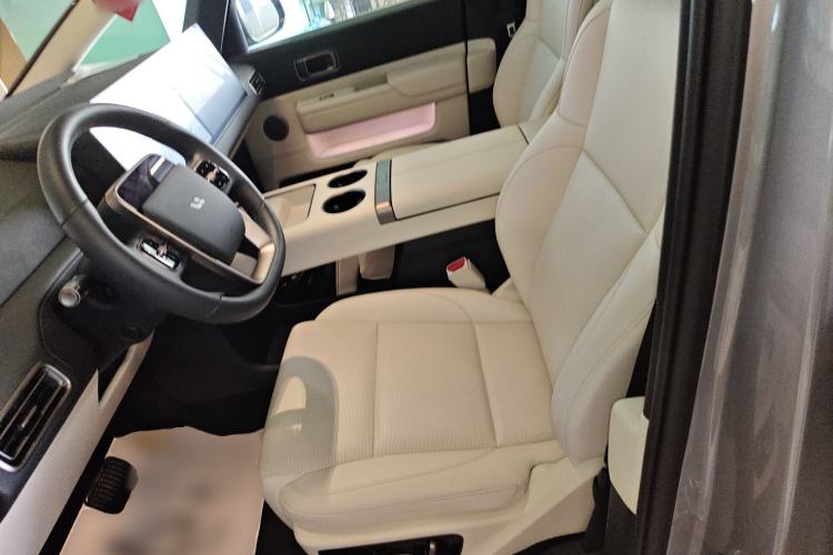 Used Li Auto MEGA 2025 Ultra Smart Refreshed Edition
