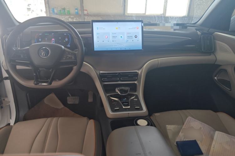 Used BYD Song Pro New Energy 2023 Champion Edition DM-i 110KM Beyond Model Center Console