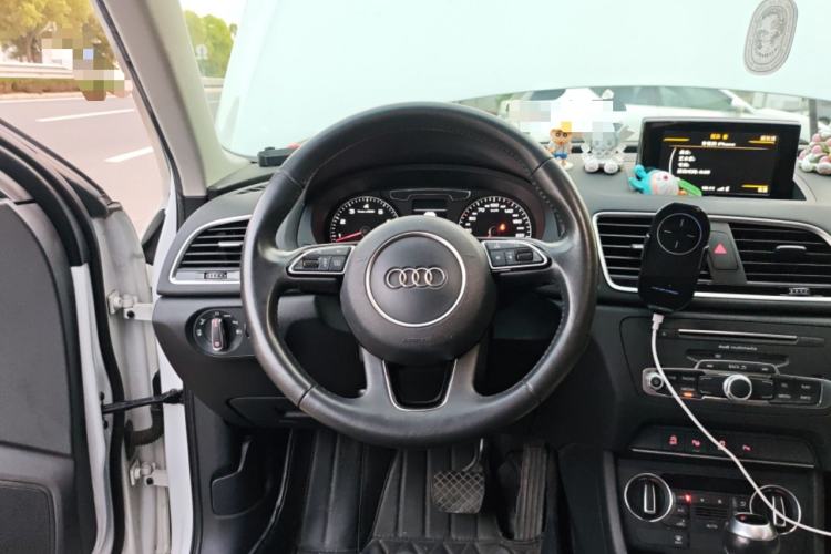 Used Audi Q3 2017 35 TFSI Style Edition Steering Wheel