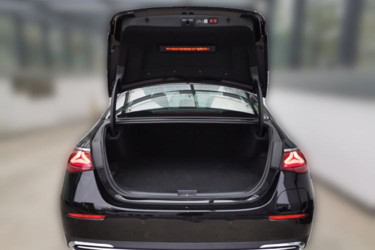 Used Mercedes-Benz E-Class New Energy 2024 E 350 e L Plug-in Hybrid Sedan Trunk