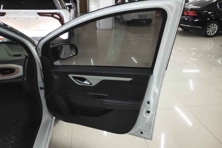 Used SOL E10X 2021 302 km Range Luxury Version 31.4 kWh