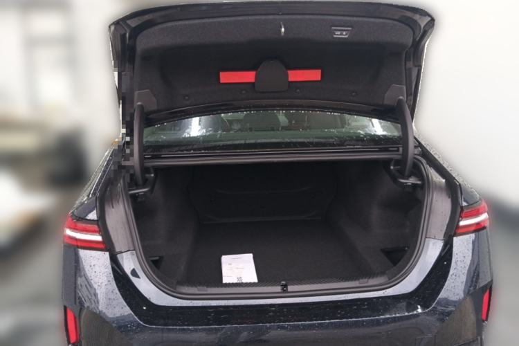 Used BMW 5 Series 2025 530Li Luxury Edition M Sport Package Trunk