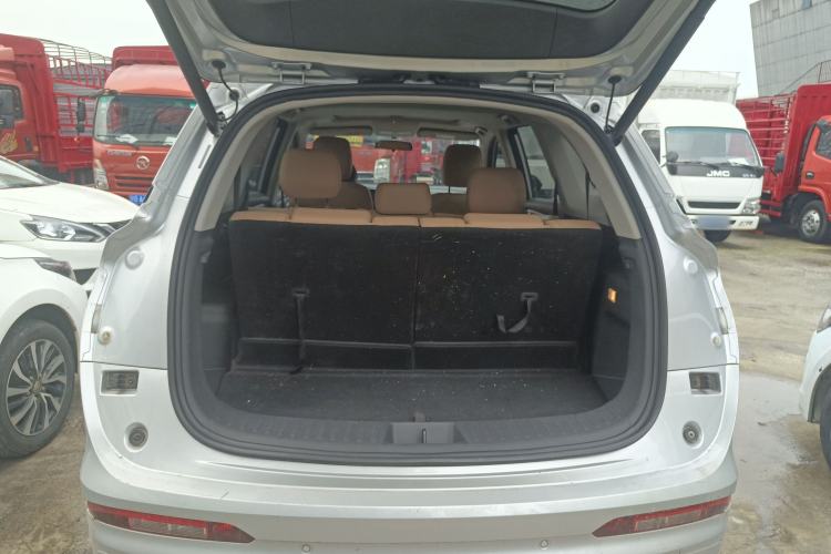 Used Landian E5 2023 1.5L DE-i 100KM Comfort Edition 7-Seater Trunk