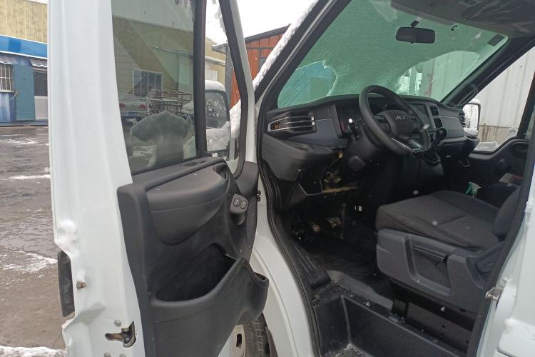 Used JMC Fushun 2022 2.0T Manual Multi-Function Passenger Vehicle Mid-Range High Roof 6-7 Seats