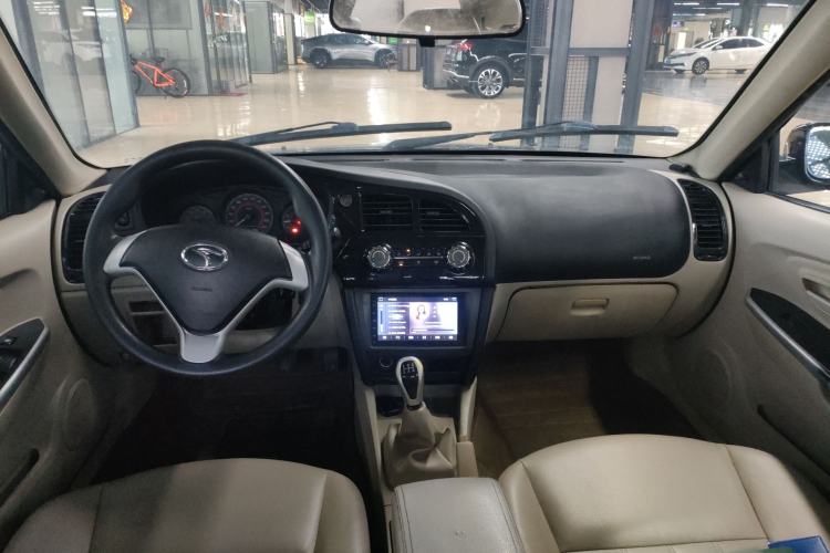 Used Soueast V3 Lingyue 2014 1.5L Manual Happiness Edition Center Console