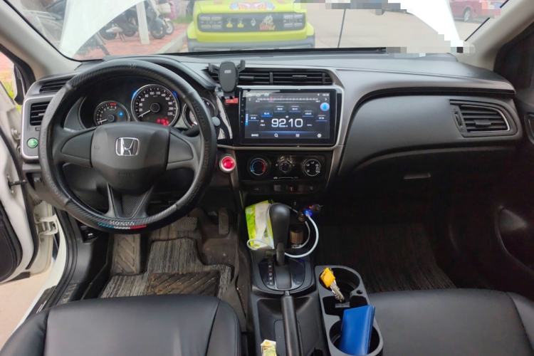 Used Honda City 2018 1.5L CVT Dynamic Edition Center Console