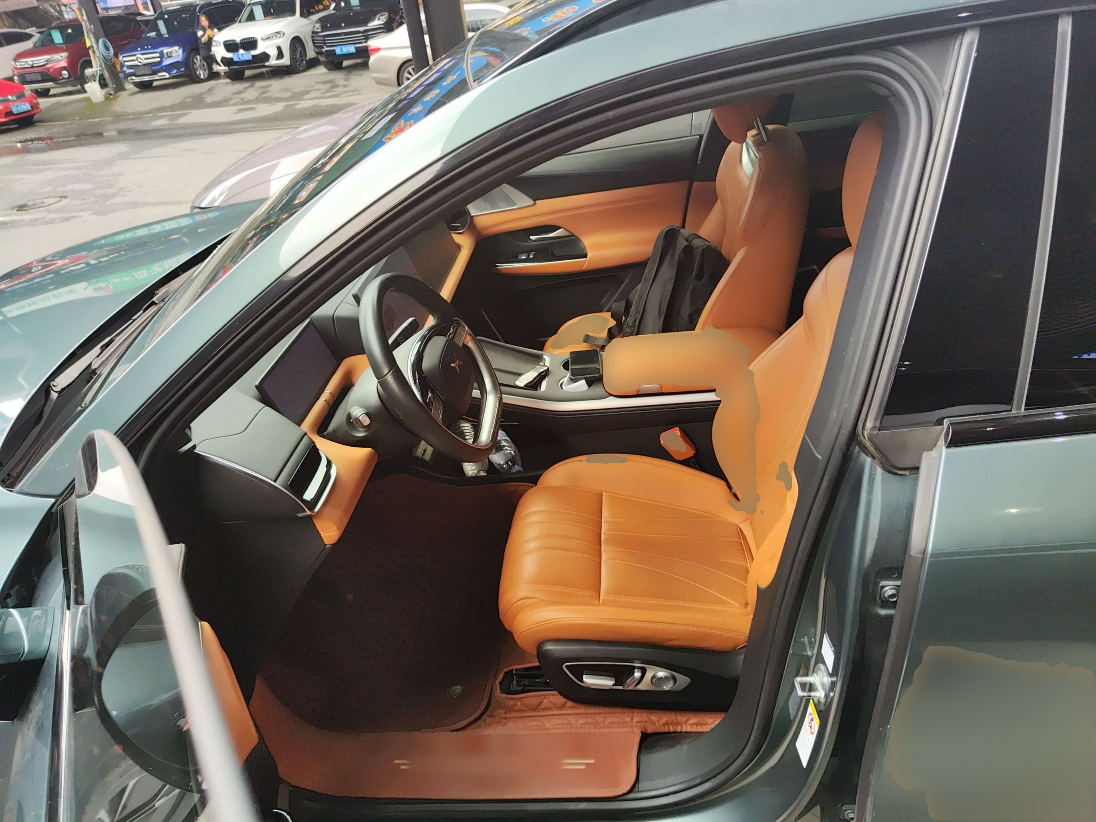 Переднее сиденье в автомобиле