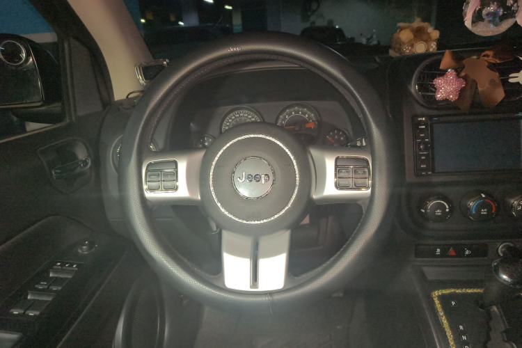 Used Jeep Compass 2013 2.0L two-wheel drive sport version
