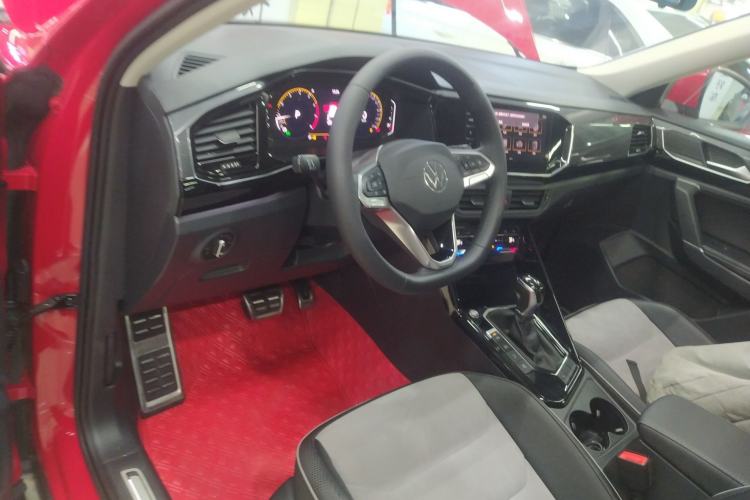 Used Volkswagen Tayron X 2020 330TSI Two-Wheel Drive Luxury Smart Connectivity Version Center Console