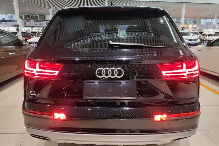 Used Audi Q7 2018 40 TFSI Comfort Model
