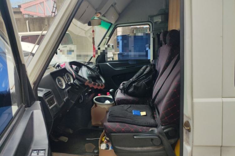 Used Iveco Daily 2017 2.5T A35 Passenger Van 5-7 Seats Model 47Z5