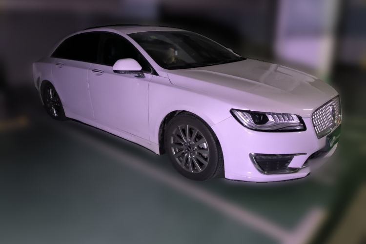 Used Lincoln MKZ 2017 2.0T Luxury Edition Front Right 45 Deg