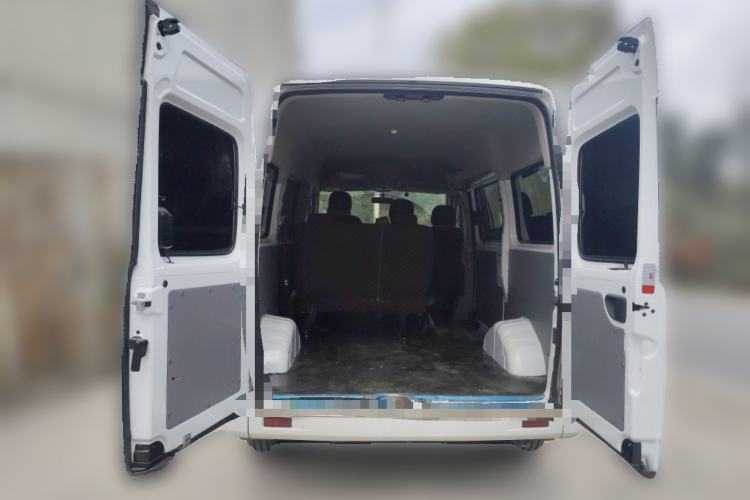 Used SAIC MAXUS Xintu V80 2024 Aotuntong 6MT Short-Wheelbase Mid-Roof Model with 127 Ps 5/6 Seats