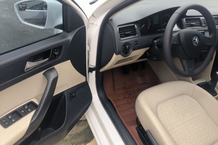 Used Skoda Rapid 2015 1.6L Manual Smart Selection Model