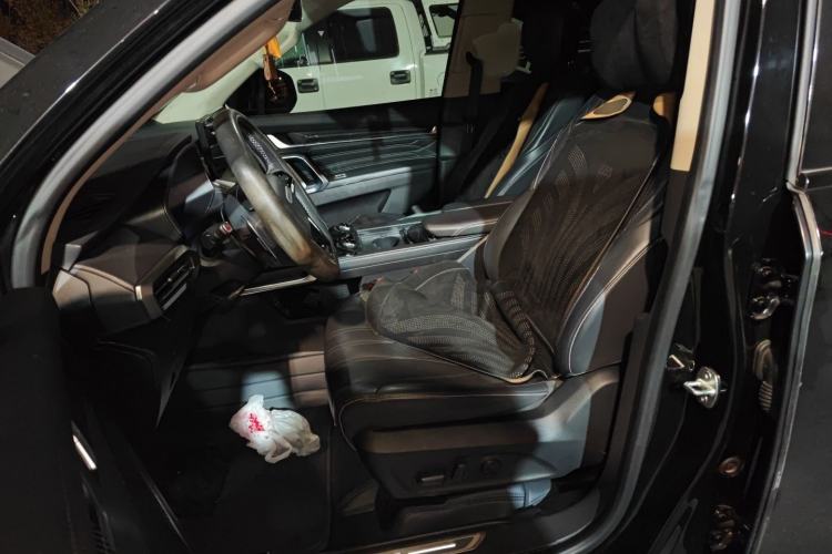 Used SAIC MAXUS Territory 2023 2.0T Cross-Country Flagship Edition 6 Seats
