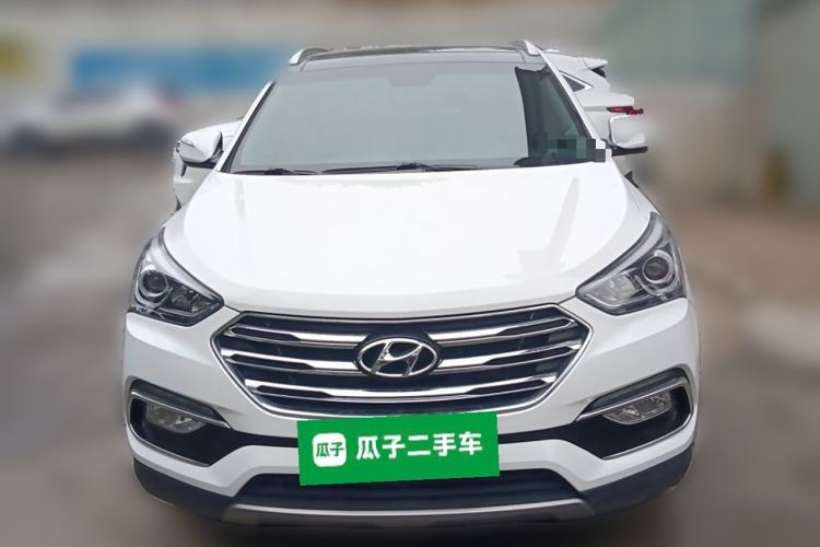 Used Hyundai Santa Fe 2017 2.0T Automatic Two-Wheel Drive Smart Version 7 Seats Front