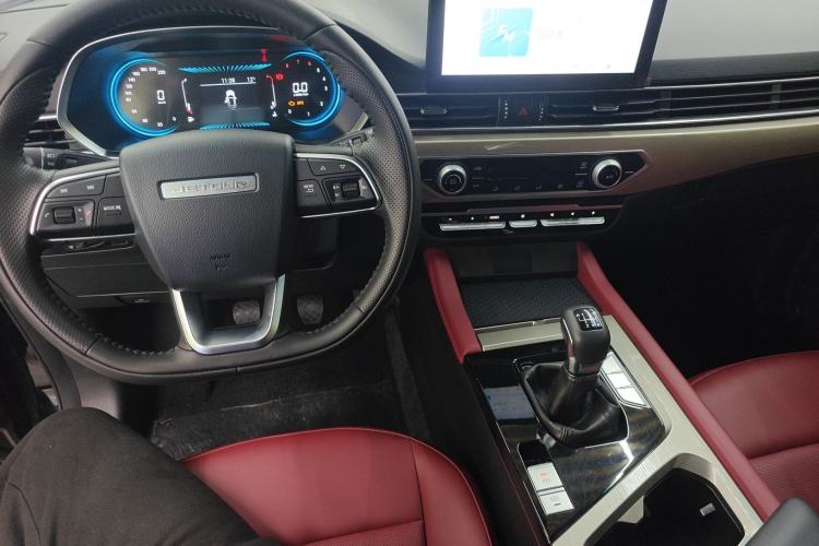 Used JETOUR X70 2025 1.5T Manual Overdrive Version 5 Seats
