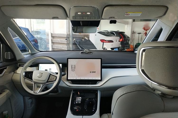 Used Volvo EM90 2025 Ultra Six-Seater
