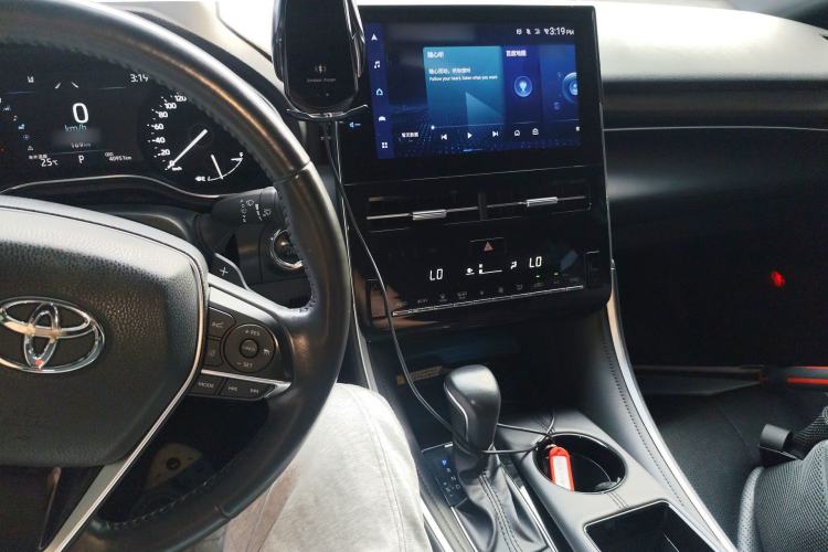 Used Toyota Avalon 2023 2.5L Luxury Edition Center Console