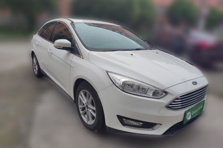 Used Ford Focus 2015 Sedan EcoBoost 125 Manual – Ultra-Style Edition Front Right 45 Deg