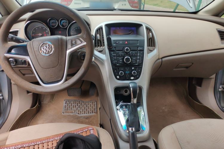 Used Buick GT 2012 GT 1.6L Automatic Fashion Edition Center Console