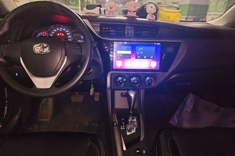 Used Toyota Corolla 2017 1.2T CVT GL Center Console