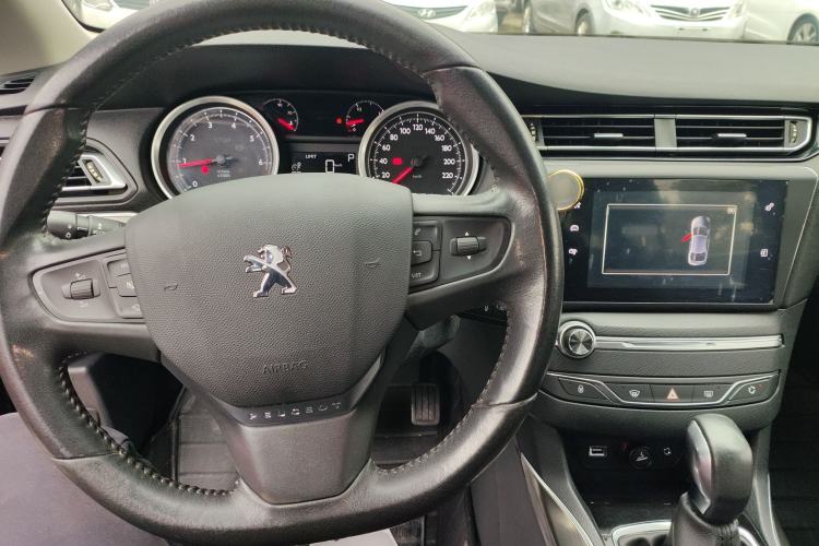 Used Peugeot 408 2014 1.8L Automatic Luxury Edition Center Console