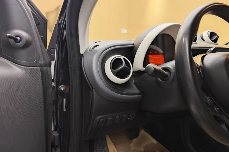 Used smart fortwo 2015 1.0L 52 kW hardtop Dynamic version