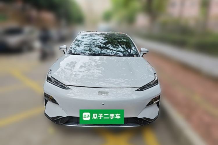 Used Geely Galaxy E8 2024 665 km Range Rear-Drive Starship Long-Range Version
