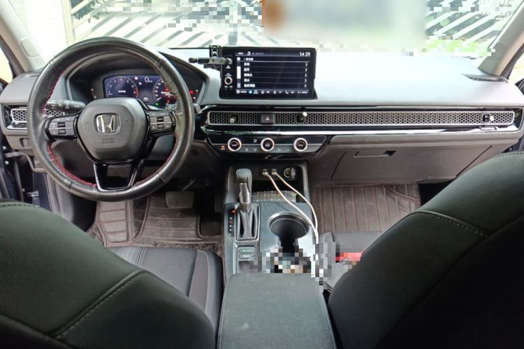 Used Honda Civic 2023 240TURBO CVT Dynamic Edition Center Console