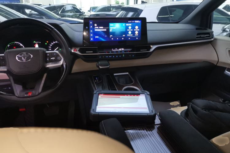 Used Toyota Granvia 2022 2.5L Hybrid Premium Edition
