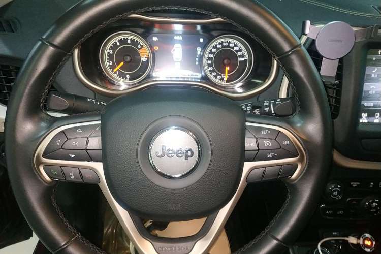 Used Jeep Cherokee 2016 2.4L Professional Smart Version