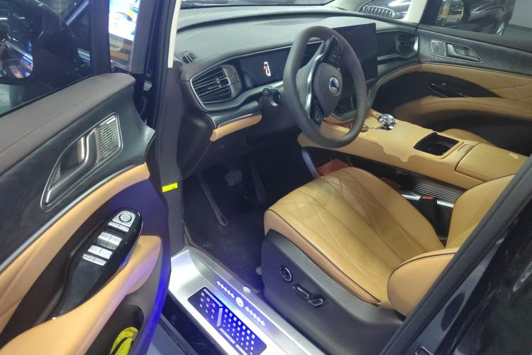 Used Denza D9 2024 DM-i 1050 Luxury Model