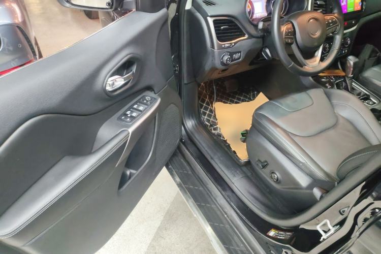 Used Jeep Cherokee 2020 2.0T Four-Wheel Drive Elite Edition Driver Seat