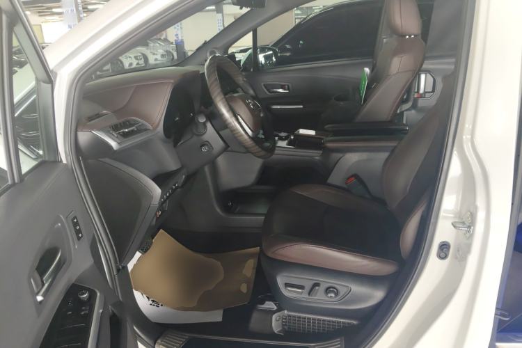 Used Toyota Granvia 2022 2.5L Hybrid Flagship Edition