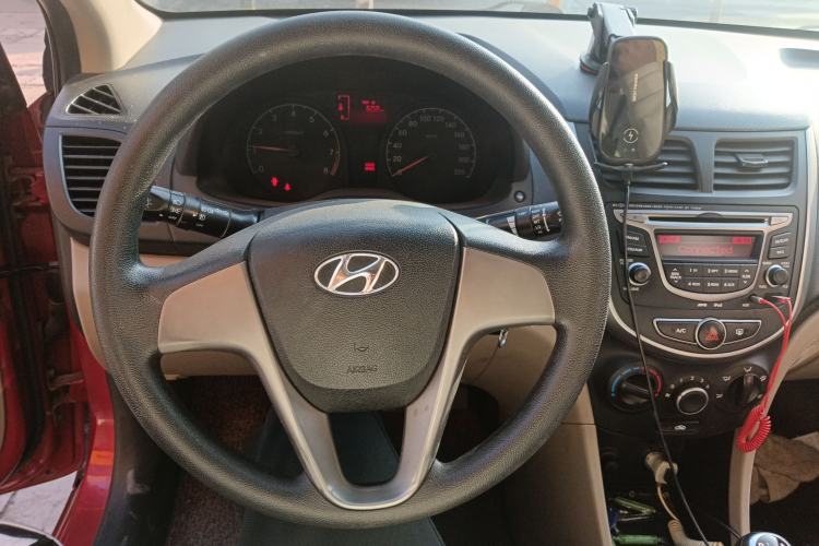 Used Hyundai Verna (older generation) 2014 1.4L Manual Smart GLS Trim