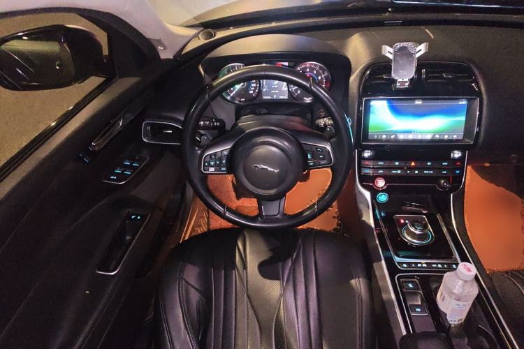 Used Jaguar XEL 2019 2.0T 200 PS Elite Edition Steering Wheel