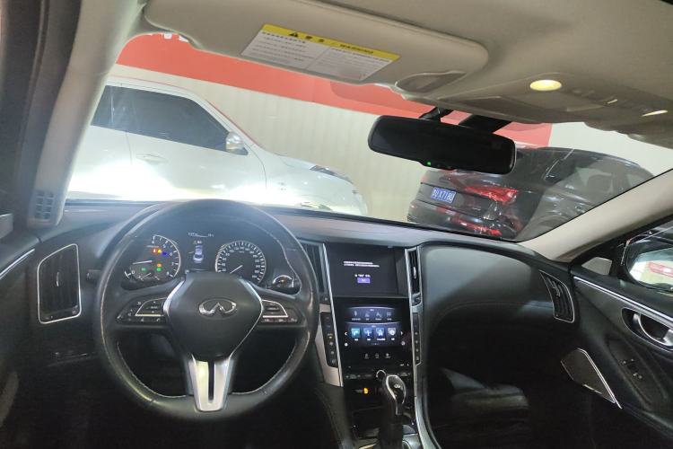 Used Infiniti Q50L 2018 2.0T Enjoyment Edition China V standard Center Console