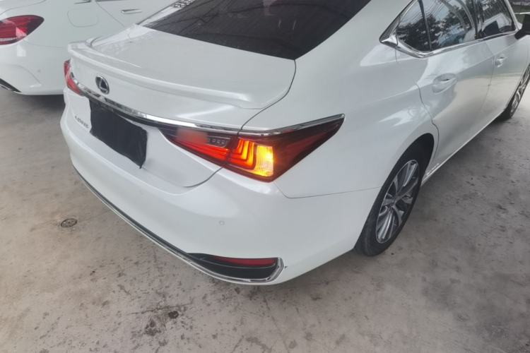 Used Lexus ES 2018 300h Premier Edition China V Standard
