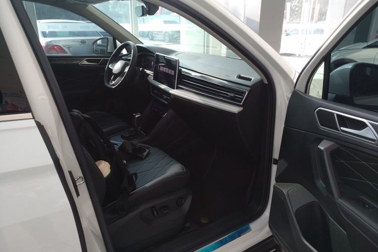 Used Volkswagen Tiguan L 2025 Model Outstanding Version 330TSI Automatic Two-Wheel Drive R-Line Longyao Edition