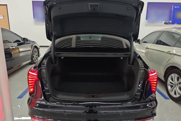 Used Hongqi H5 2024 1.5T DCT Smart Connect Flagship Edition Trunk